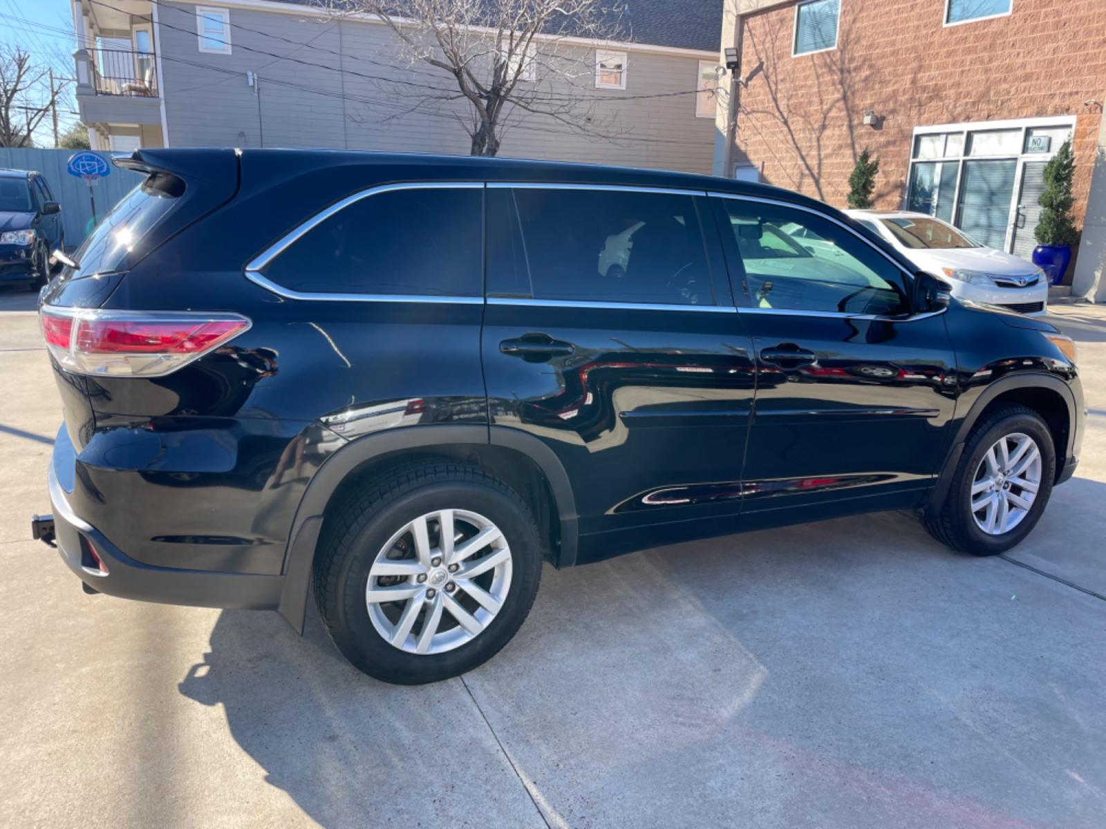 2014 Black /Black Toyota Highlander LE (5TDZARFH6ES) with an 2.7L engine, AUTOMATIC transmission, located at 1501 West 15th St., Houston, 77008, (713) 869-2925, 29.797941, -95.411789 - Photo #2